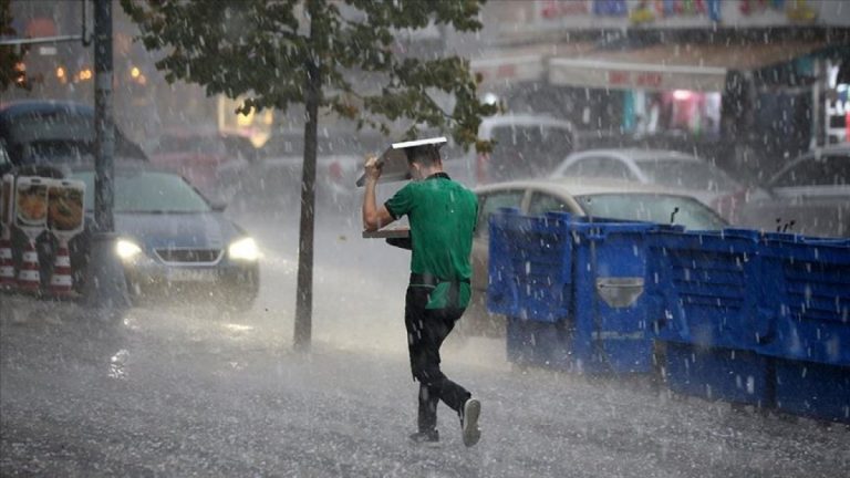 İstanbul’da sağanakla birlikte sıcaklık düşüşe geçti