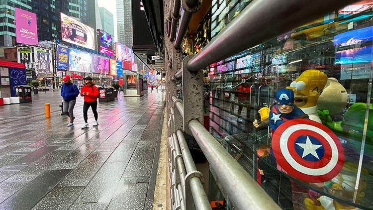 New York’ta mağazalar yağmaya karşı vitrinlerini plakalarla kapattı