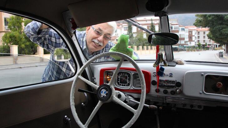 70 yıllık klasik otomobil görenleri hayran bırakıyor: Son gelen teklif 1,5 milyon lira