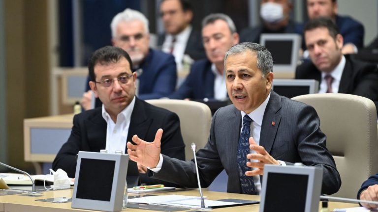 Ali Yerlikaya ve Ekrem İmamoğlu’ndan karla uğraş toplantısı