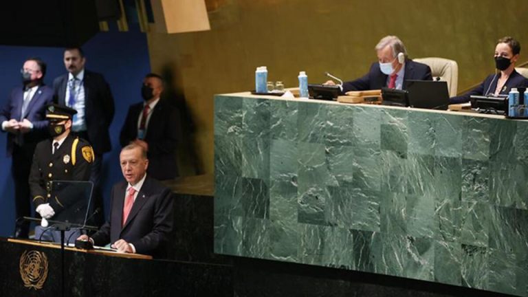 Cumhurbaşkanı Erdoğan BM kürsüsünden dünyaya seslendi… Yunan basını skandal manşet ile duyurdu