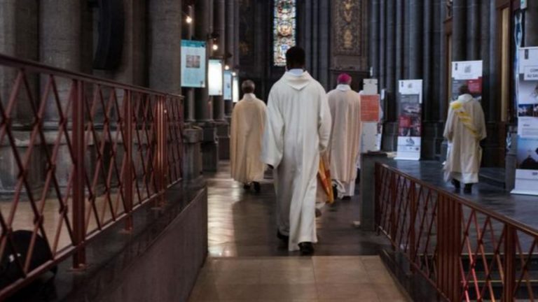 Fransız rahipler: Cinsel istismar olaylarında Kilise’nin sorumluluğu var