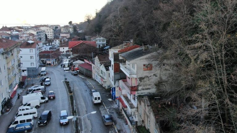 Kastamonu’da heyelan riski olan binalara yıkım kararı