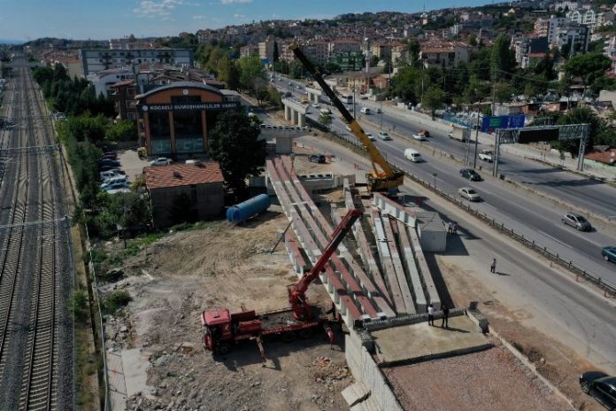 kocaelide-tramvay-hattinda-yan-yollar-asfaltlandi-FmuQJwZI.jpg