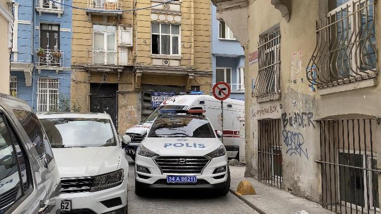Komşu kokuyu fark etti! Evde cesedi bulundu