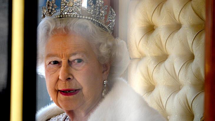 Kraliçe II. Elizabeth’in ölümünü bu cümleyle ilan ettiler: ‘Londra Köprüsü yıkıldı!’