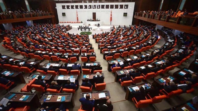 Son dakika haberi: Kritik kanun teklifi TBMM’den geçti! Muhtar maaşları, vergi hatalarında aktif pişmanlık…