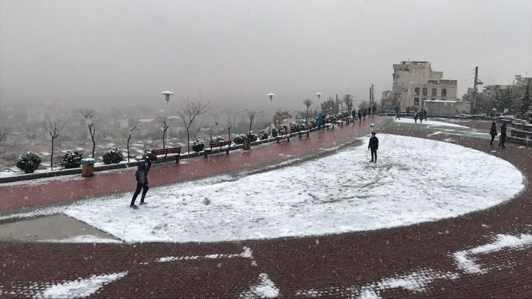 Tahran’a mevsimin birinci karı yağdı