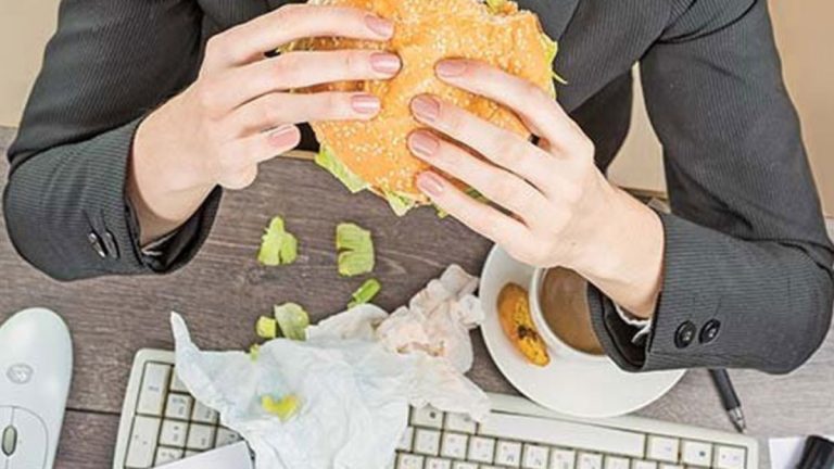 Yemek pişirirken ve yerken sıhhate ziyan veren 7 yanılgı