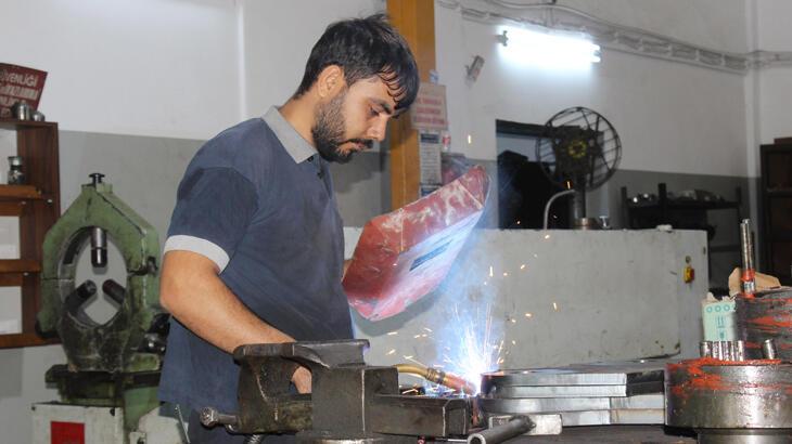 Antalya’da sanayi sitesinde 15 bin liraya kadar çalışacak kalifiye eleman aranıyor