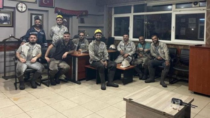 bakmaya-yurek-dayanmiyor-maden-iscilerinin-faciadan-onceki-son-fotograflari-ortaya-cikti-B3wAOrOT.jpg