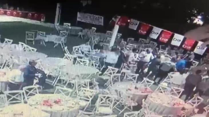 CHP’nin dayanışma yemeğinde kavga çıktı! Gençlik Kolları Başkanı’na saldırı