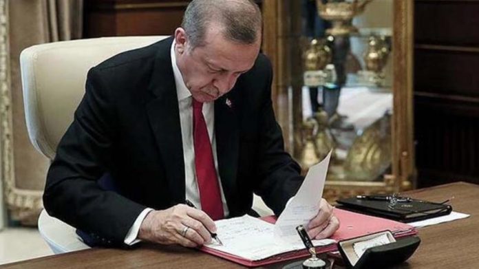 cumhurbaskani-erdogana-sunuldu-ak-parti-anayasa-degisikligi-teklifini-muhalefete-goturmeye-hazirlaniyor-Aw5Rqxp1.jpg