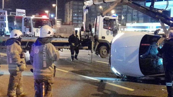 d-100de-trafik-kazasi-2-yarali-Yt5IsKni.jpg
