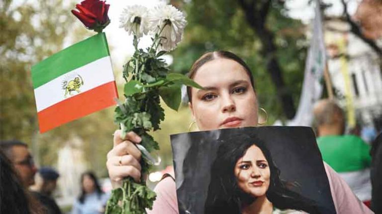 İran’ın adli tıp raporu şaşırtmadı: ‘Mahsa dayaktan değil hastalıktan öldü’