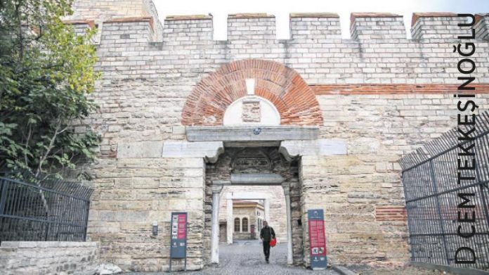 istanbul-kara-surlarinin-ilk-etabi-acildi-mevlanakapiya-3-gunde-35-bin-ziyaretci-MnhaCvu6.jpg