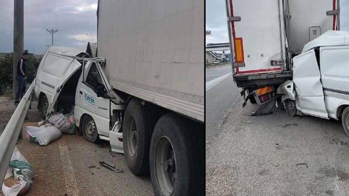 park-halindeki-tira-carpti-surucu-hayatini-kaybetti-2SGnLDKK.jpg