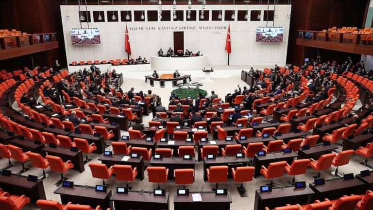 Son Dakika: İktidar ile muhalefeti karşı karşıya getiren “Dezenformasyonla mücadele düzenlemesi” Meclis’ten geçerek yasalaştı