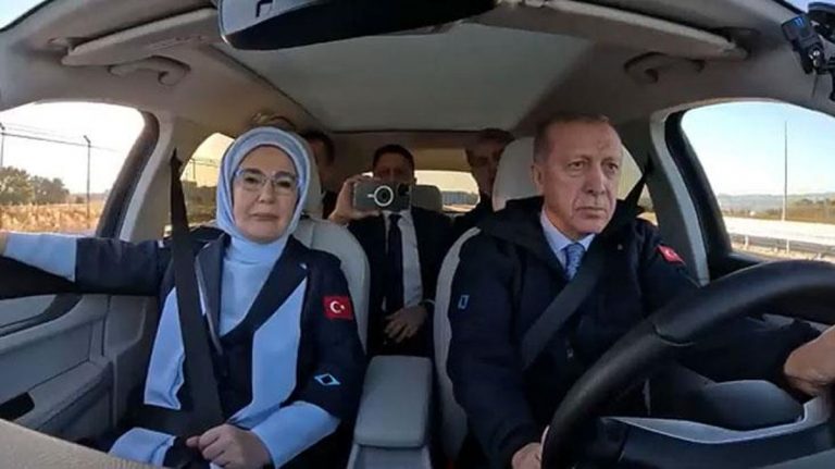 Cumhurbaşkanı Erdoğan Togg’u sürerken ki görüntülerini sosyal medya hesabından paylaştı