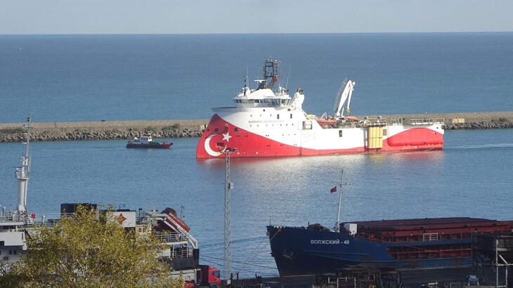 İki haftadır Trabzon Limanında demirli bekliyor