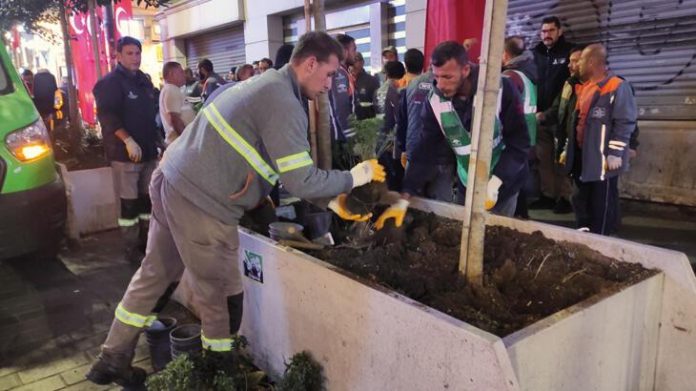 istiklal-caddesindeki-beton-saksilar-kaldiriliyor-cadde-kapatildi-AbziuXuZ.jpg