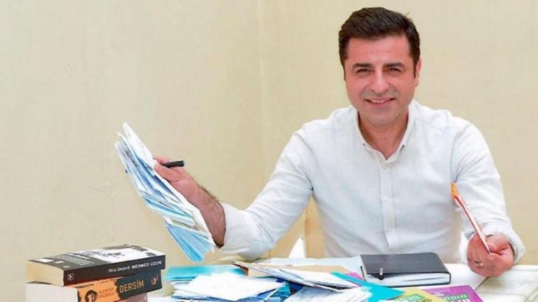 Selahattin Demirtaş, gelen haber üzerine gece yarısı apar topar Diyarbakır’a götürüldü