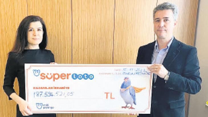 Süper Loto talihlisi çekini teslim aldı