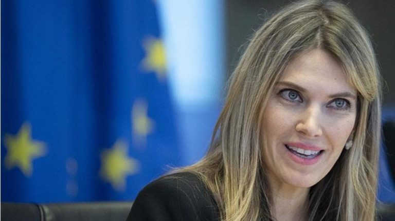 AB’yi sarsan yolsuzluk operasyonunda Yunan milletvekili, evde bulunan paralardan eşini sorumlu tuttu