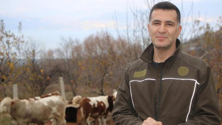 Bankacılığı bıraktı, hayvancılığa başladı