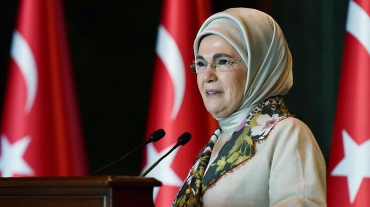 Emine Erdoğan ‘Kırmızı Yelek Uluslararası Gönüllülük Ödül Töreni’ne katıldı