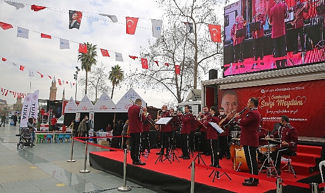 Antalya Büyükşehir’den Cumhuriyet Sevgi Meydanı Aktifliği