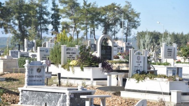 Antalya’da yabancılardan aile mezarlığına ilgi