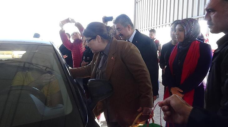 Bakan Yanık sürücülere Osmaniye fıstığı ikram etti