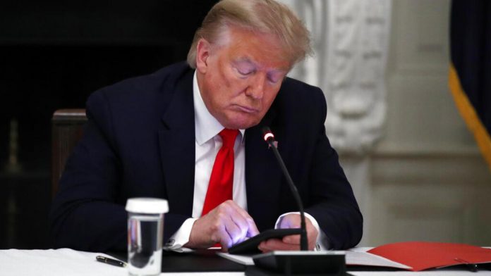 facebook-2-yilin-ardindan-trump-kararini-acikladi-FWsdz1hY.jpg