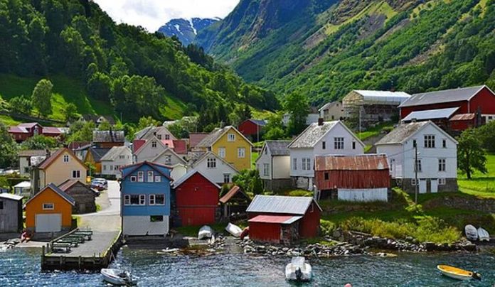 norvec-hakkinda-bilgiler-norvec-bayragi-anlami-2023-nufusu-baskenti-para-birimi-ve-saat-farki-v6iEWE5N.jpg