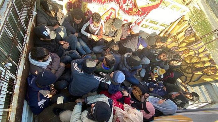 sanliurfada-83-kacak-gocmen-yakalandi-uxeH846y.jpg