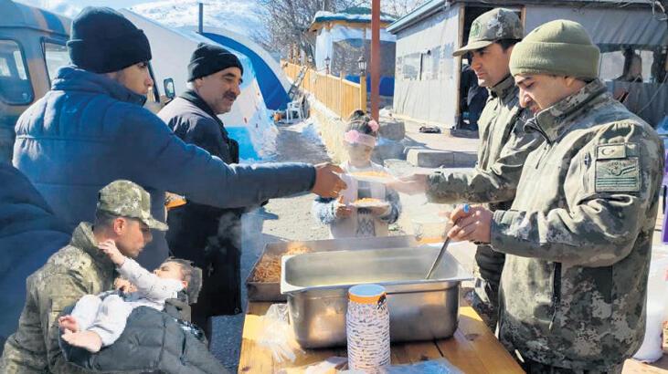 27 bin Mehmetçik deprem bölgesinde