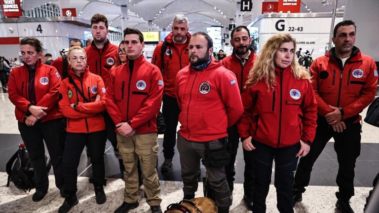 Afet bölgelerinde çalışma yapan Yunan takım, ülkesine geri döndü