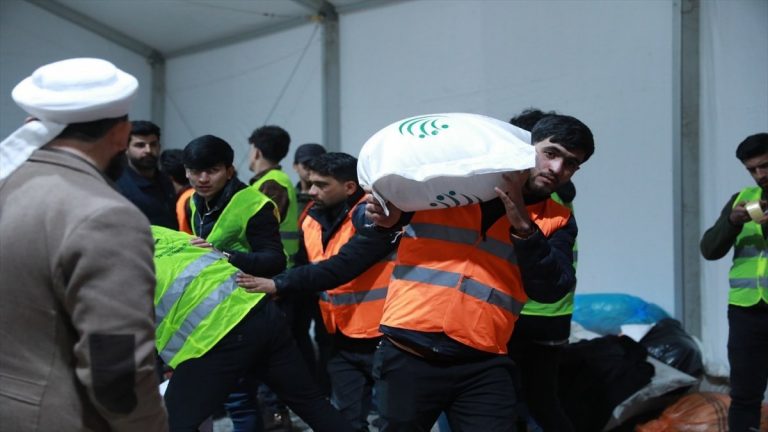 Arap ülkeleri zelzele felaketinde Türkiye’nin yardımına koştu