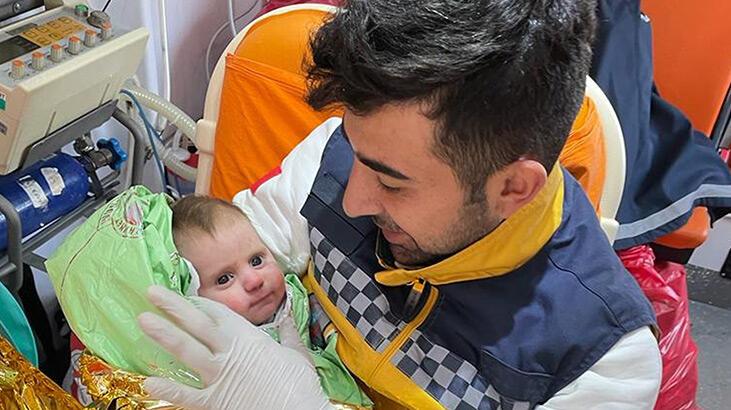 Binlerce canı kurtaran 112 takımları anlatıyor: Enkazdan çıkan bebek parmağımı emdi
