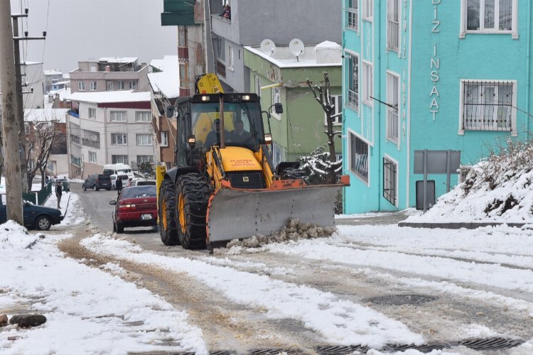 Bursa Yıldırım’da tuzlama çalışmaları sürüyor