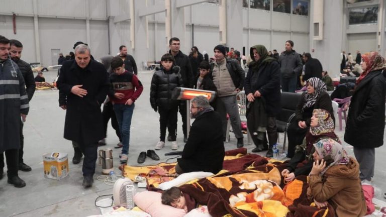 Deprem sonrası ortaya çıkacak hastalıklar için uyardı