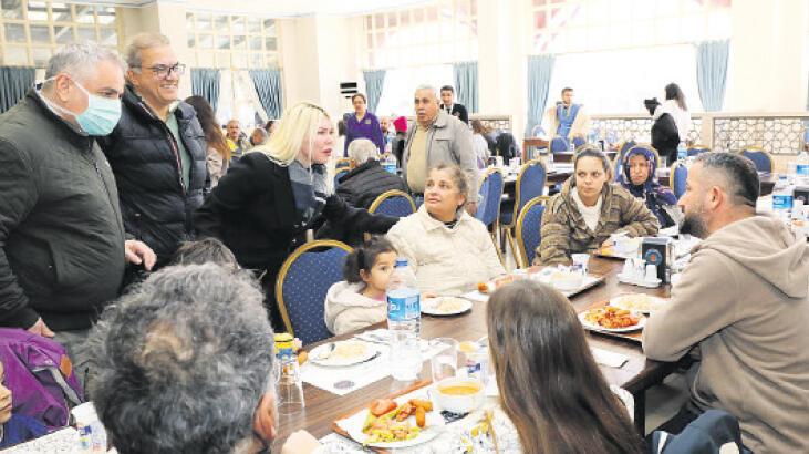 Depremzedeler için evlerini açıyorlar