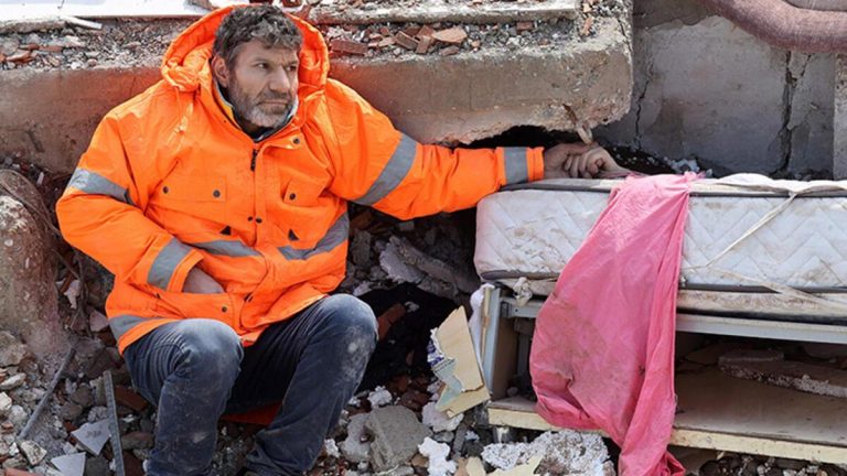 Dünyanın yüreğini yakan o kareyi çeken fotomuhabir konuştu: ‘Bundan daha büyük bir acı var mı?’
