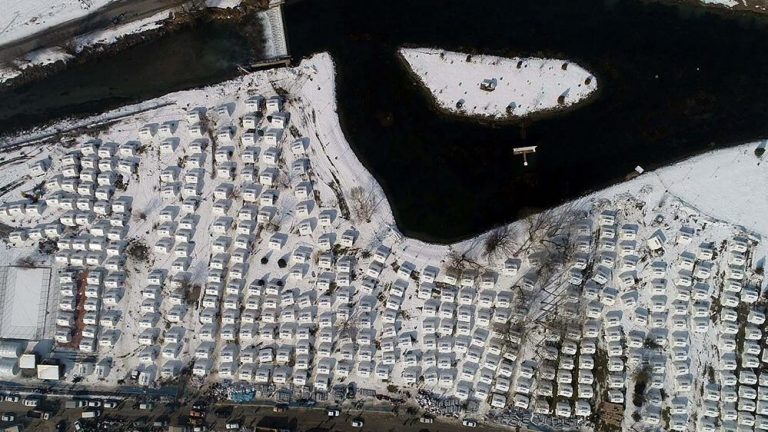 Elbistan’da iki farklı bölgeye çadır kent kuruldu