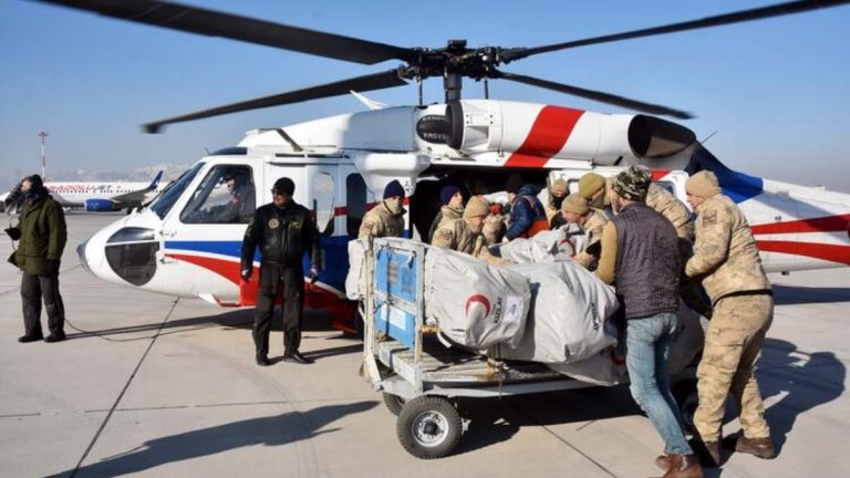 Jandarmanın tüm helikopterleri depremzedelerin hizmetinde