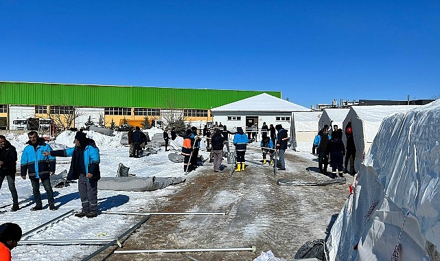 Nilüfer’den sarsıntı bölgesine 150 TIR gitti