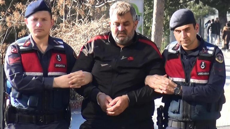 Yıkılan binanın müteahhidi ‘depremzede’ olarak kaldığı 5 yıldızlı otelde yakalandı
