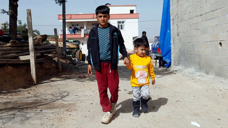 Adıyaman’da enkazdan çıkarılan 11 yaşındaki Buyruk, 3 yaşındaki kardeşini kurtardı