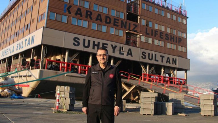 Bakan Dönmez, afet için üretilen Süheyla Sultan Gemisi’ni inceledi
